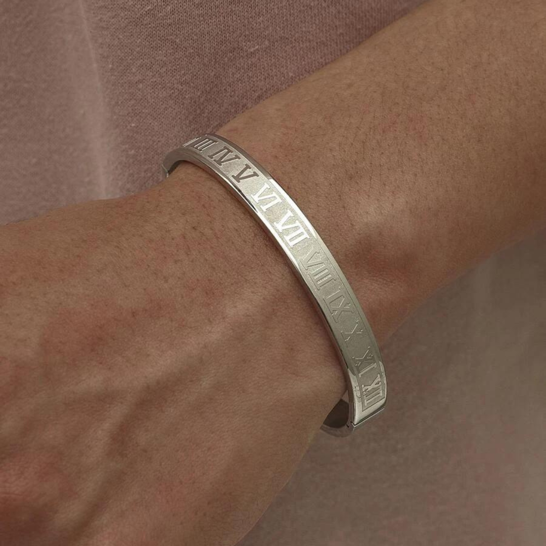 Men Roman Numeral Pattern Bangle